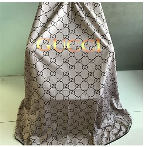 barber gucci cape
